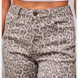 Women’s vintage wash leopard print denim crop jeans size 8 wide leg NEW